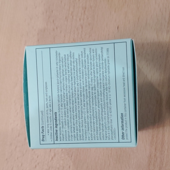 SOLD Estee Lauder DayWear Advanced Multi-Protection Anti-Oxidant Creme - Picture 8 of 8